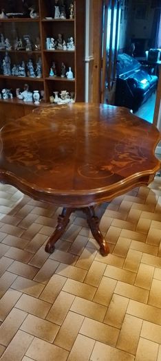 Exquisite table