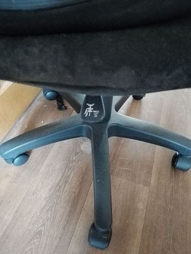 Free Broken Office Chair (For Parts/Repair/DIY Project
