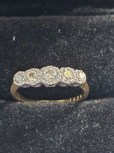 18ct Gold Diamond Ring