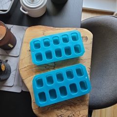 Ice cube trays