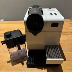 Nespresso Coffee Machine & milk frother in perfect condition