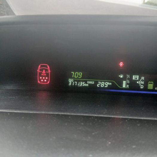 Toyota Prius Alpha 2014