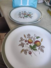 Vintage Alfred Meakin Hereford Plates 2 Dinner 22.7 Cm. Or Hanging Wall Plate,