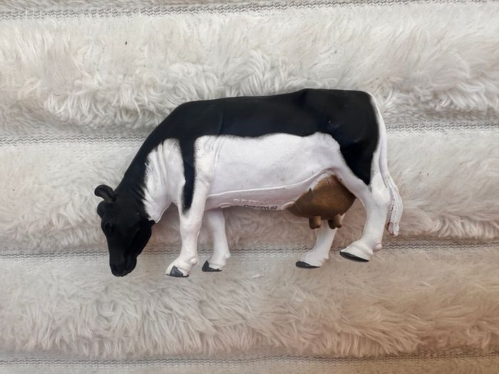 Britains Farm Series 1984 Holstein Cow Approx. 4 cm. Used Please see photos