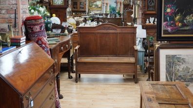 Antique French Oak Hall Bench / Settle