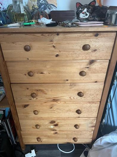 2 Kids Desks, Blinds and chest of draws