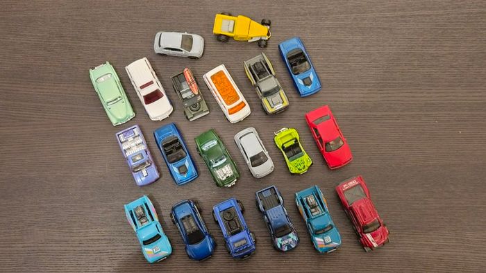 Hot Wheels Cars Loose Bundle - Used Unboxed - Trucks and mixed Cars