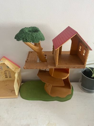 sylvanian tree house and house
