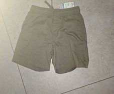 BNWT Khaki shorts Ahe 10-11