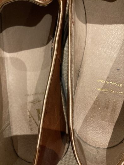 Carl Scarpa Tan Leather Loafers with gold trim and tassels- Size 38