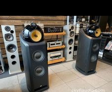 Legendary World renowned BOWERS and Wilkins 802 Diamond World Class Speakers Pristine condition in the original boxes and packaging