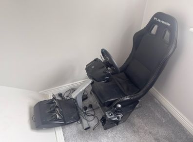 Logitech G923 Wheel, Pedals & Playseat
