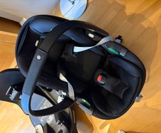 Maxi Cosi car seat and base