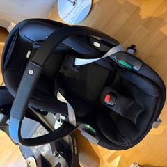 Maxi Cosi car seat and base