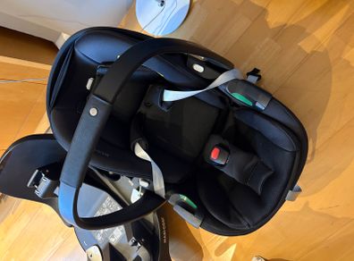 Maxi Cosi car seat and base