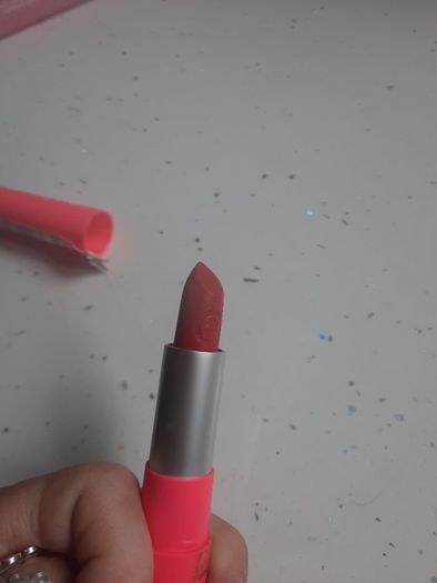 red hydra matte lipstick