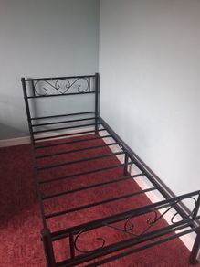Metal bed frame