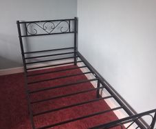 Metal bed frame