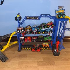 Monster Jam Garage
