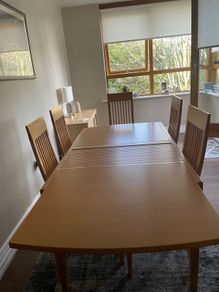 Dining Table & 4 Chairs BARGAIN! Extendable in Excellent Condition