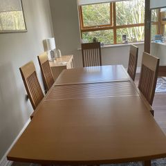 Dining Table & 4 Chairs BARGAIN! Extendable in Excellent Condition