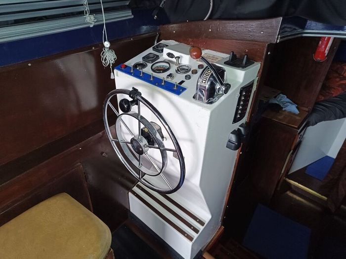 Boat, cruiser 28 ft