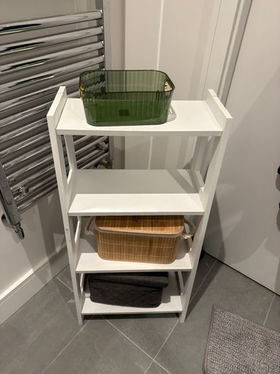 Bathroom shelving unit