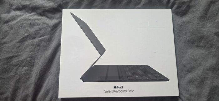 BRAND NEW SEALED Apple iPad Pro 12.9" Smart Keyboard Folio UK
