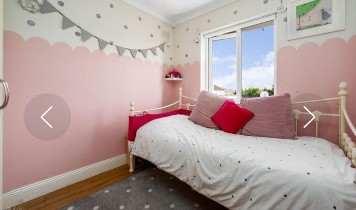 Single bed with trundle