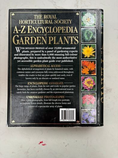 The Royal Horticultural Society (RHS) A-Z Encyclopedia of Garden Plants (Hardback)