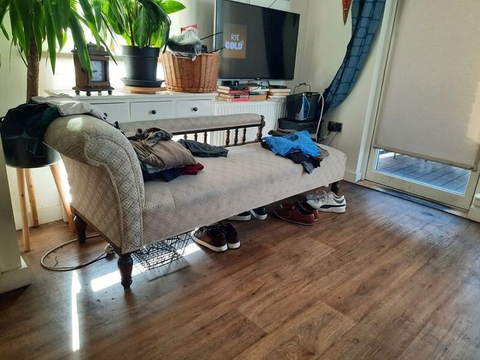 Chaise lounge