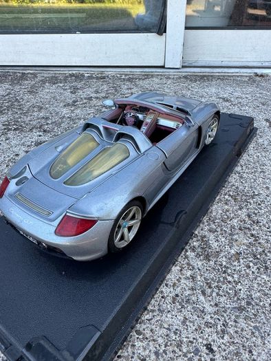 Porsche carrera  model