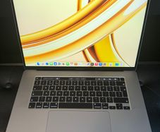 MacBook Pro 16 2019 i7/16GB/512SSD/353c