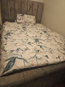 Double Bed with mattress x 2 available