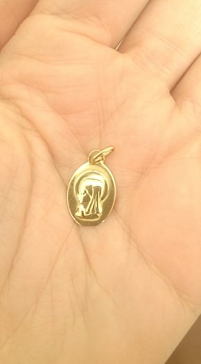 375 9ct gold Virgin Mary pendant
