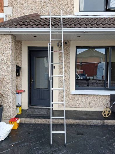 Three piece extendable ladder