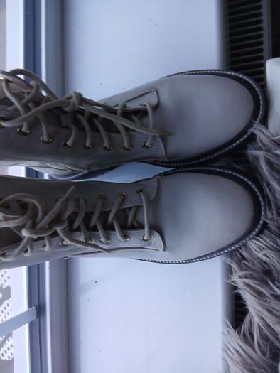 women's boots and shoes