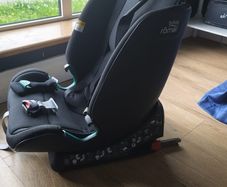 Britax romer No damage  4yrs to 12yrs  Isofix and seat strap. 5 point harness and seatbelt use.