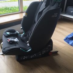Britax romer No damage  4yrs to 12yrs  Isofix and seat strap. 5 point harness and seatbelt use.