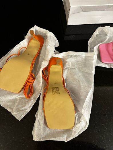 Women's strapped shoes