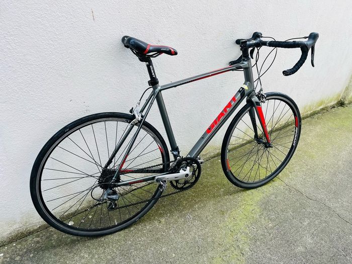 Giant defy road bike