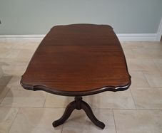 Dining table & Chairs