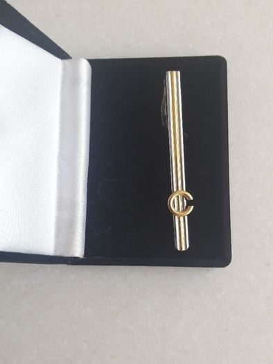 tie pin