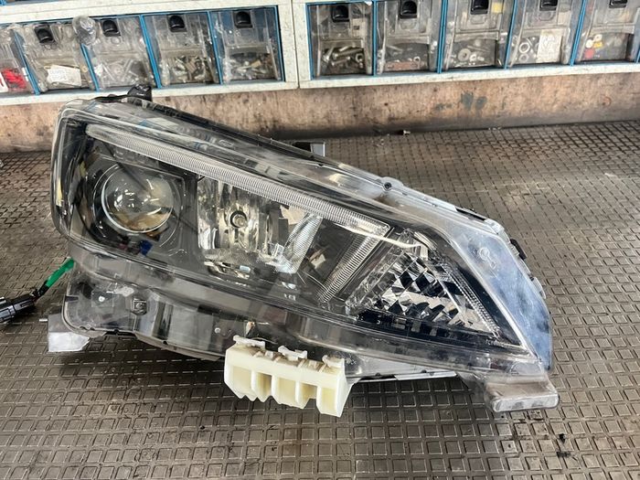Headlight Nissan Leaf