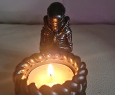 Scented Tealight Candles With Xenomorph Statue