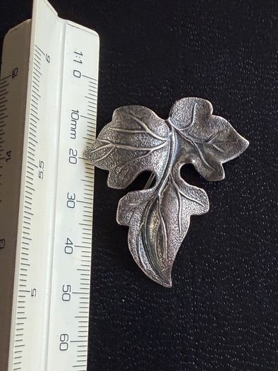 Beau brooch