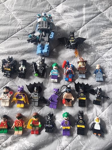 Lego Batman minifigs x 25