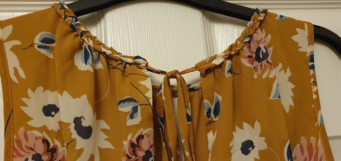 As New - Size 12 - Original Price 49.99 - A Beautiful QED London Dress - New Look - Keyhole Style Neckline - See Pictures - E