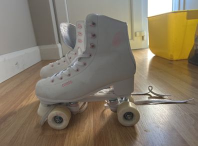 Rollerskates size 7.