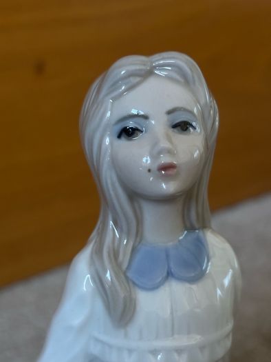 Tengra porcelain figurine of a girl in a gown, handmade in Valencia, Spain